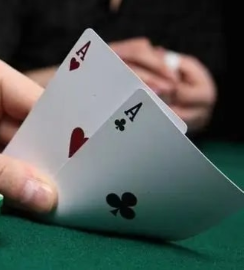 “世纪金源德州扑克：智慧与策略的竞技场”